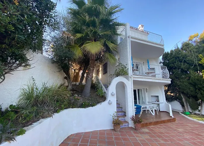 Chimenea With Pool And Lovely Garden Nerja