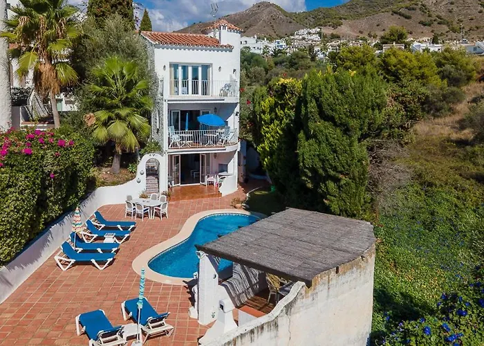 Chimenea With Pool And Lovely Garden Вилла *