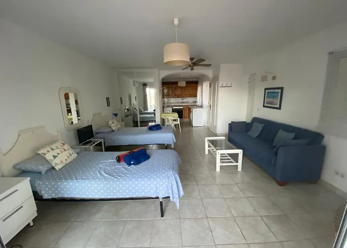 Chimenea With Pool And Lovely Garden Вилла