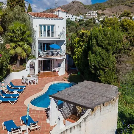 Chimenea With Pool And Lovely Garden Villa *